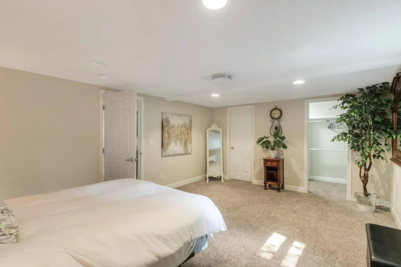 Holiday home Old Hickory Hideout!!! Basement Apartment Nashville